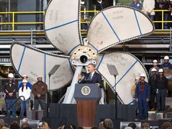  Obama visits NNS to warn of sequester dangers