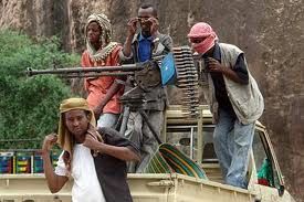 Somali pirates use Yemen island as fuel base 