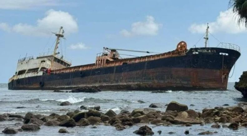 Abandoned Cargo Ship Suspected of Oil Smuggling Grounds in Philippines