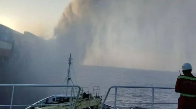China Reports Fast Response to Containership Fire