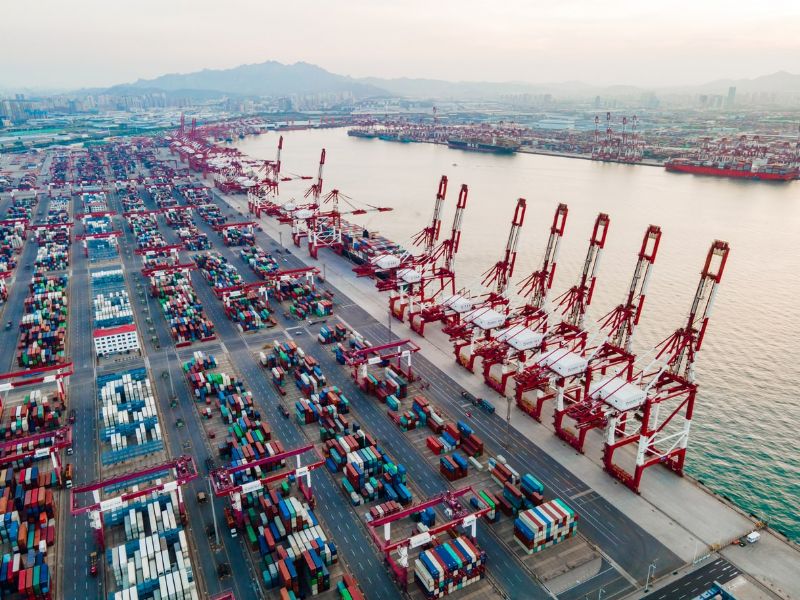 Container Rates Plummet on China-U.S. Routes