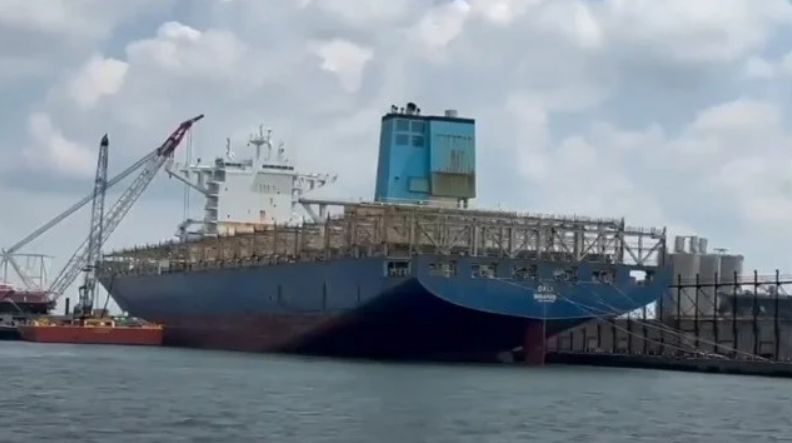 Dali Completes Offloading Containers as Salvage Operation Continues