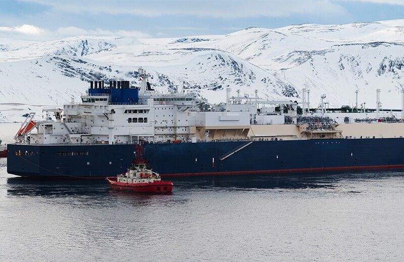 Early Thick Arctic Ice Forces Russian LNG Carrier to Retreat
