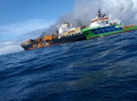 Fairmount Tug Tows MSC Flaminia in Wilhelmshaven, Germany