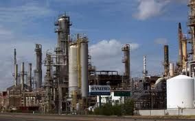 Gulf Coast refineries look seaward for sales