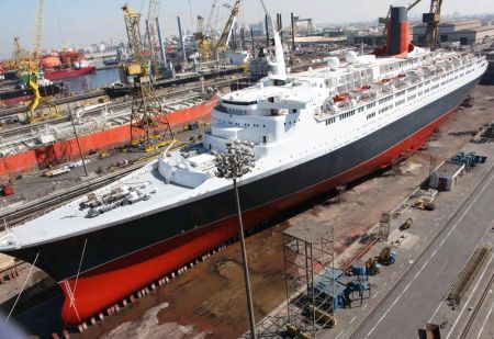 HE Khamis Juma Buamim Provides Update Regarding Iconic Liner QE2