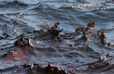 India: Oil Slick Spreads from Sunken Ship Offshore Mumbai