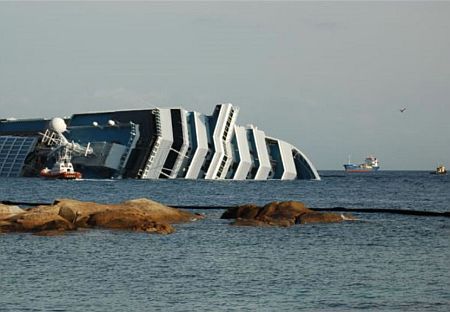 Italy: EMSA Vessel to Assist SMIT Salvage with Bunker Oil Removal from Costa Concordia