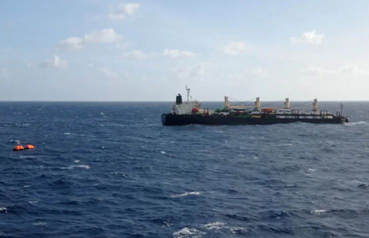 Korean Bulker Rescues Crew from Cargo Ship Sinking in the Indian Ocean