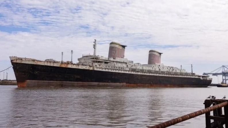 Liner SS United States Completes Last Voyage, Arriving in Mobile