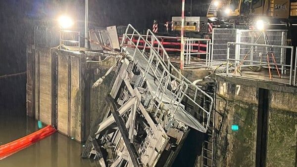 Lock Accident Halts Shipping into France and Luxembourg on the Moselle