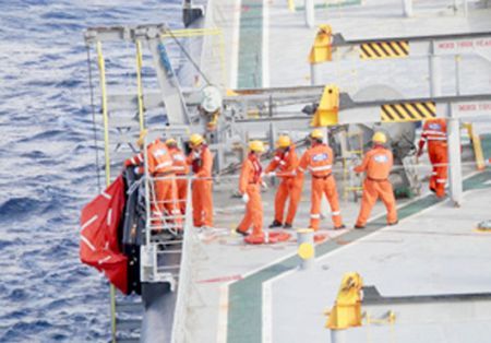 MOL-Operated Bulk Carrier Rescues Two Sailors from Yacht Adrift off Australia