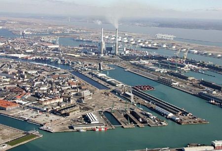 New Ultra Large Containerships Call at Port of Le Havre, France