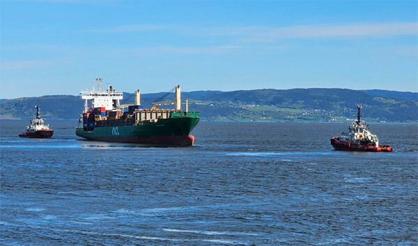 Norwegian Feeder Ship Refloated and Towed into Port