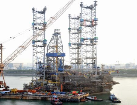 Singapore: Jurong Shipyard Restores Tilted Rig to Its Upright Position