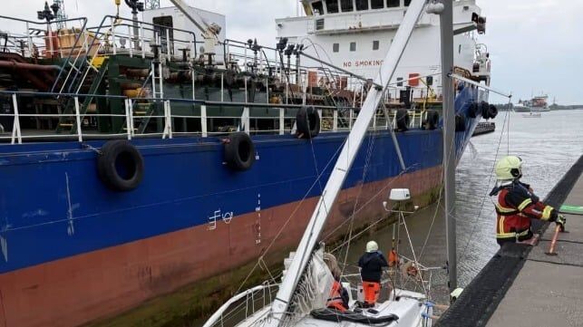Skipper Injured as Sailboat is Caught in Tankers Wake Entering Lock