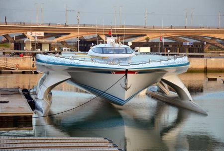 Solar Sailing: Green Boats Keep Air, Water Clean