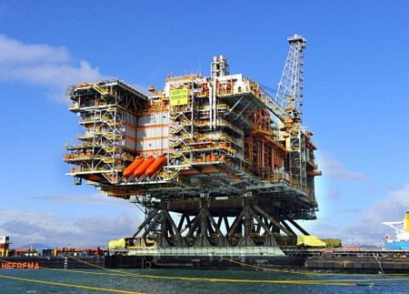 South Korea: Hyundai Heavy Loads Largest Offshore Platform