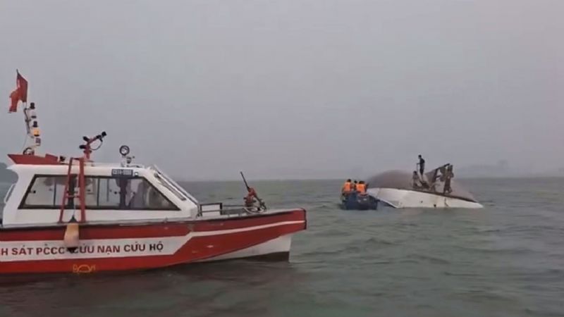 Tourist Vessel Capsizes in Ha Long Bay, Killing at Least 35 People