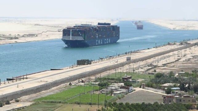 Trickle of Containerships Return to Suez Canal Under Discount Program