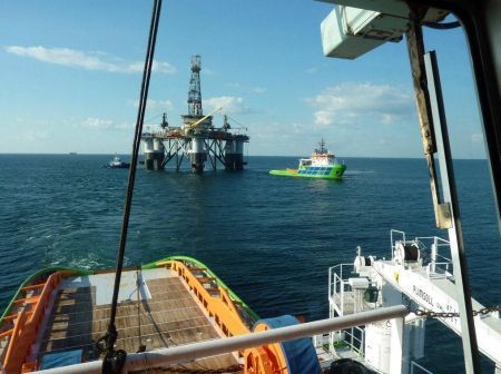 Two Fairmount Tugs Tow Drilling Rig ‘Noble Max Smith’ to Brazil